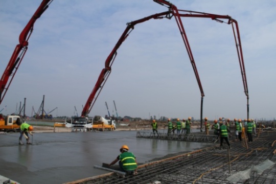 Đổ bê tông nền nhà xưởng